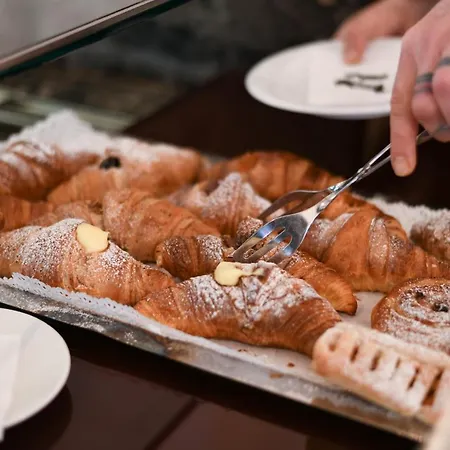 Alojamento de Acomodação e Pequeno-almoço Residenza Radetzky *